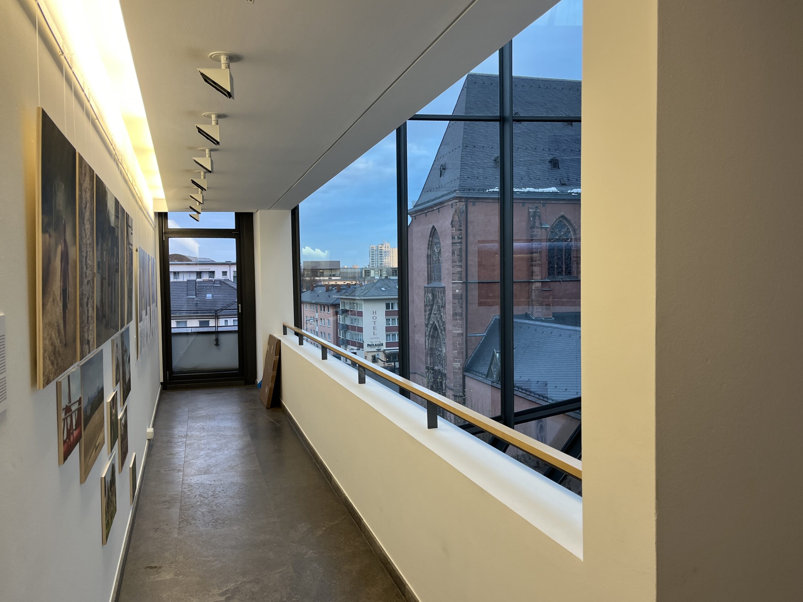 Galerie im 4. Stock Umbruch Fotoausstellung im Haus am Dom, Frankfurt